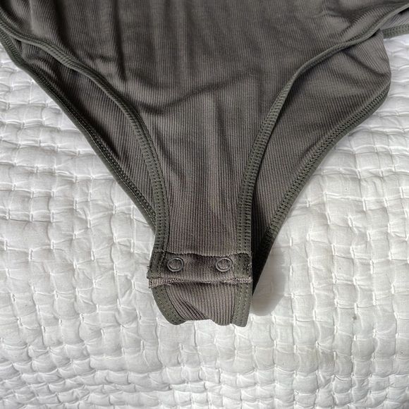 Aritzia Talula bodysuit - Picture 4 of 4